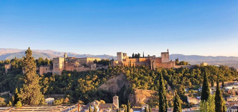 10 lugares imprescindibles si viajas a Granada en moto