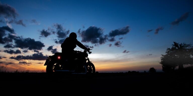 Cómo Puede el Tao de la Ruta Transformar Tu Experiencia de Viajar en Moto