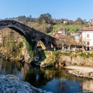 Cangas de onis y la ruta transcantábrica en moto