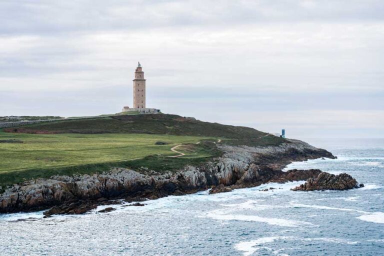 Cómo combinar aventura y espiritualidad en el Camino de Santiago en moto