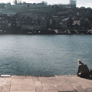 El Douro en moto: curvas, viñedos y silencio