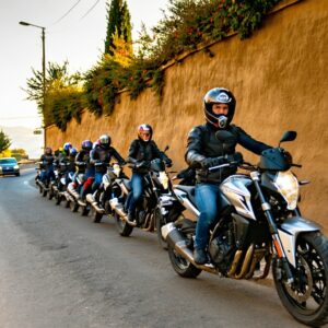 Carretera marroquí atravesando una zona montañosa