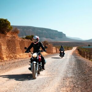 Grupo de motoristas viajando por Marruecos